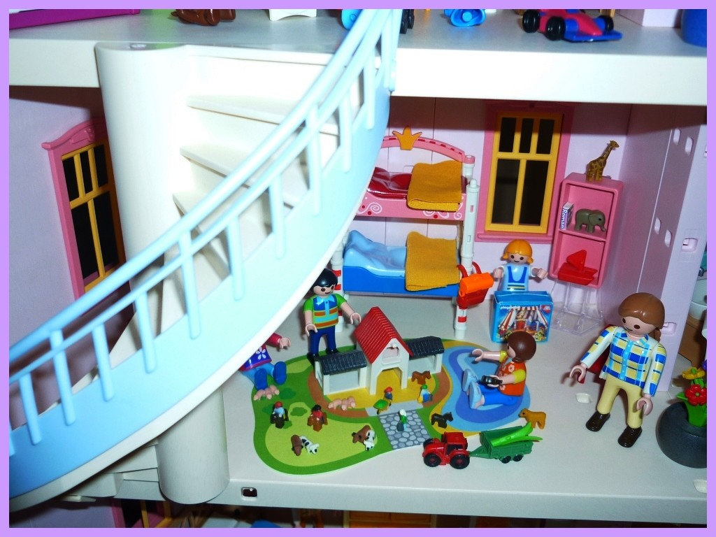 maison de playmobil rose