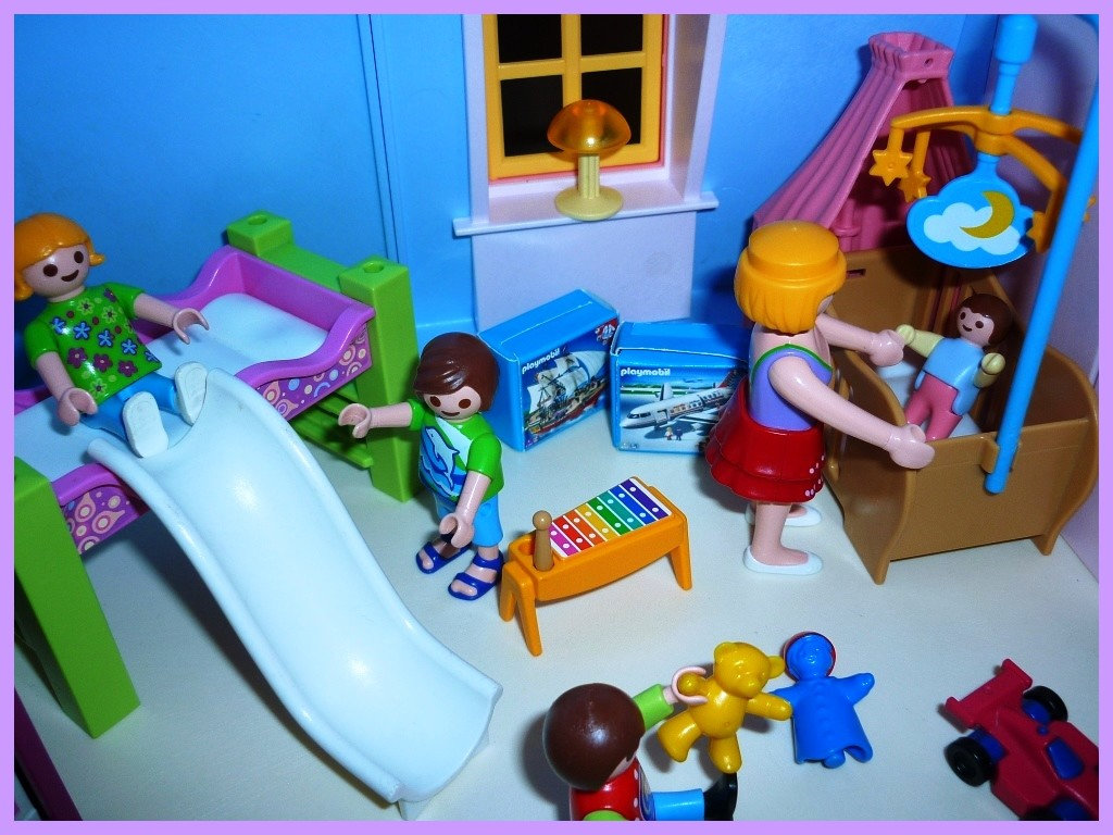 maison de playmobil rose