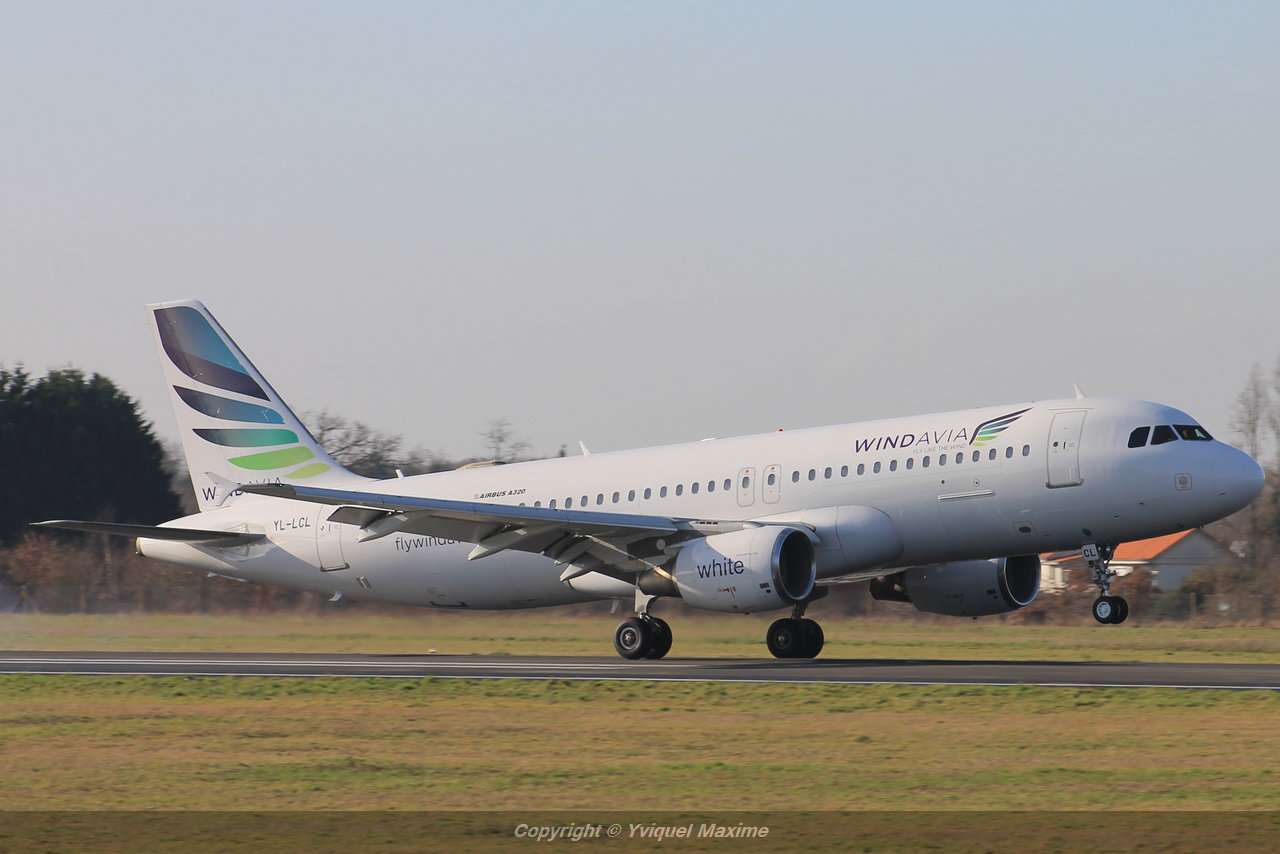 [05/01/2014] Airbus A320 (YL-LCL) Windavia Yh05