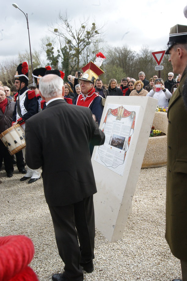 stèle commémorative inaugurée a Arcis-sur-Aube (10) Sbp2