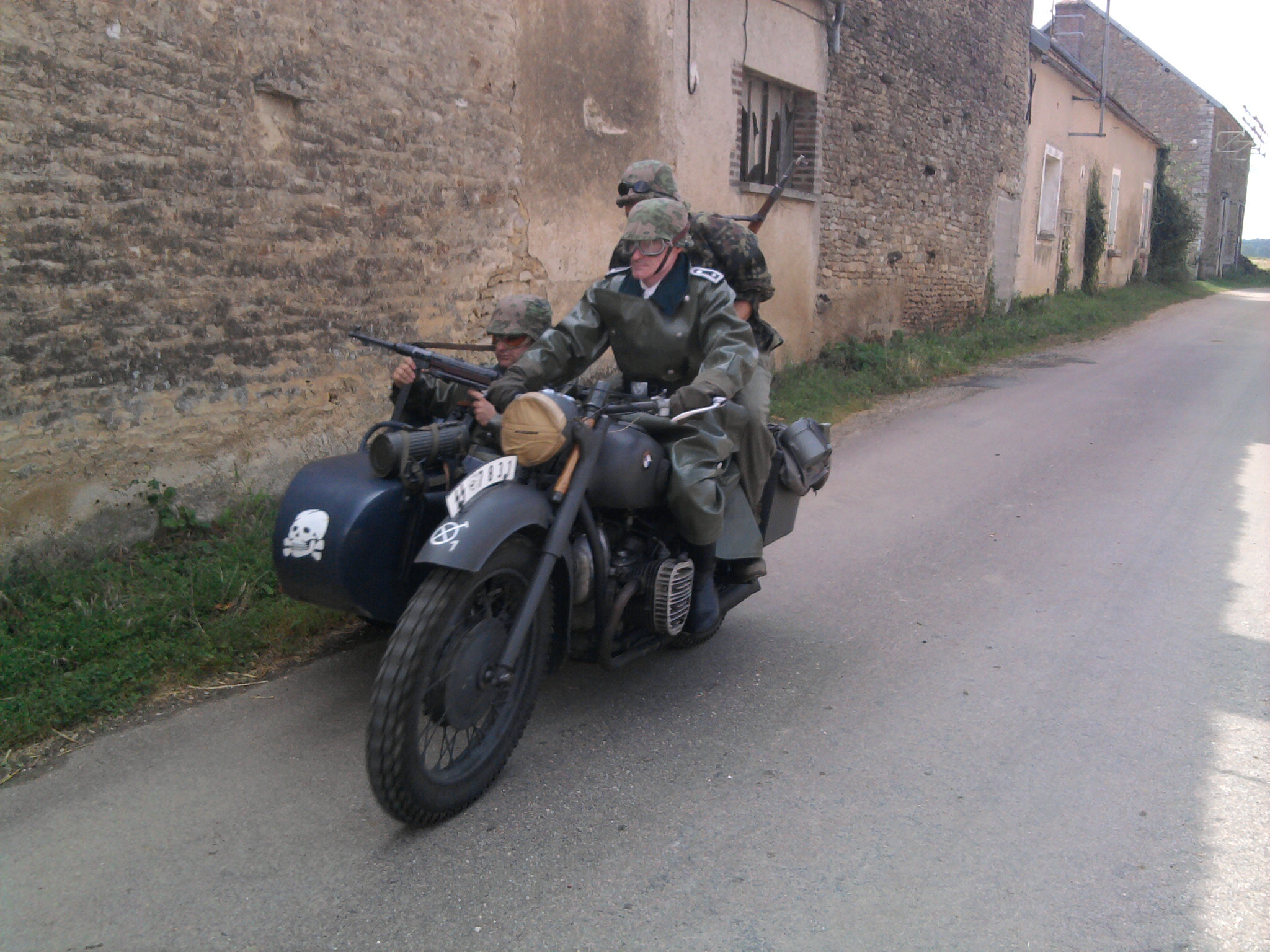 reconstitution équipage motocycliste Totenkopf en Bourgogne 9xzd