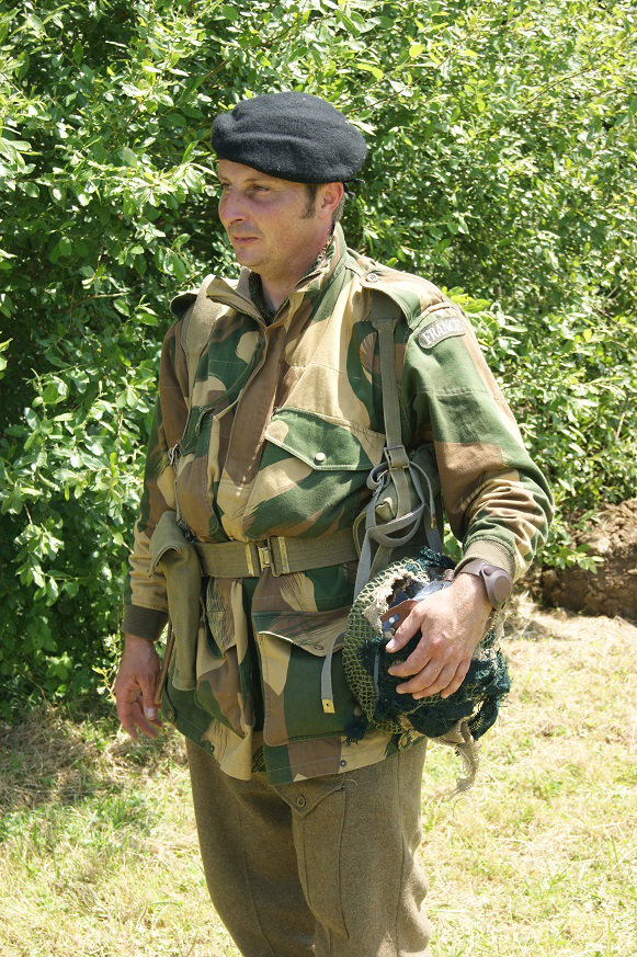reconstitution d'un uniforme de SAS Zgqe