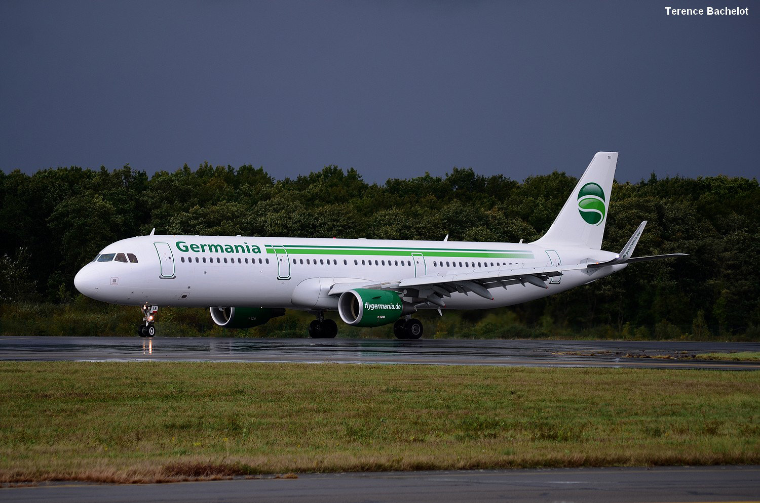 [01/08/2014] Airbus A321 (D-ASTE) Germania  J9n1