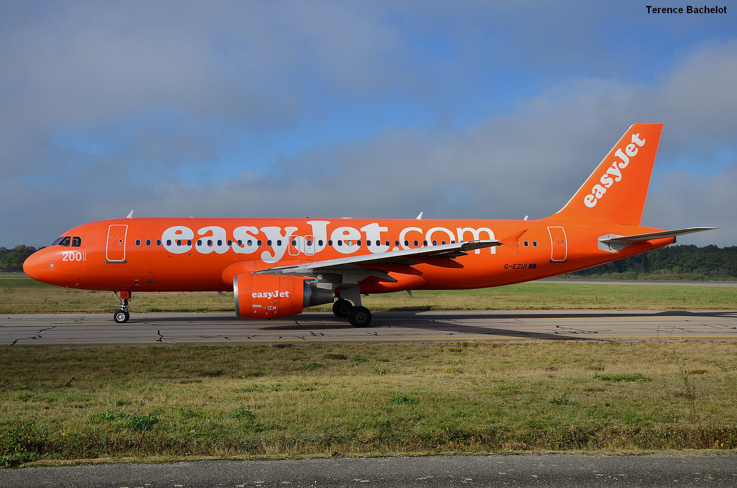 [G-EZUI] A320 EasyJet 200th Airbus c/s  Gfez