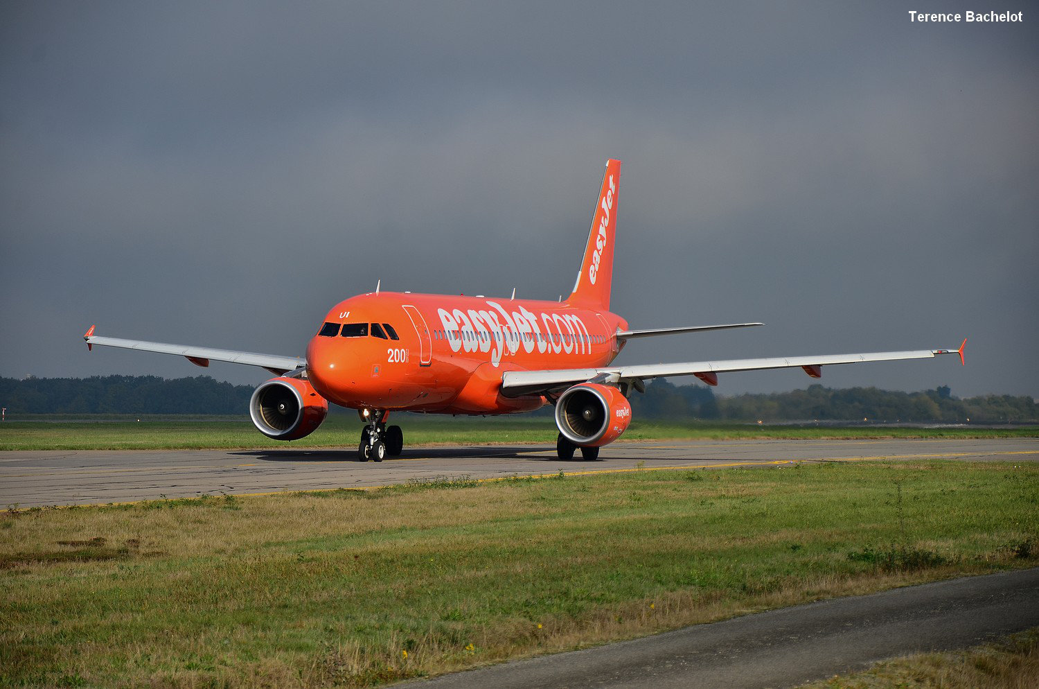 [G-EZUI] A320 EasyJet 200th Airbus c/s  Zk8j