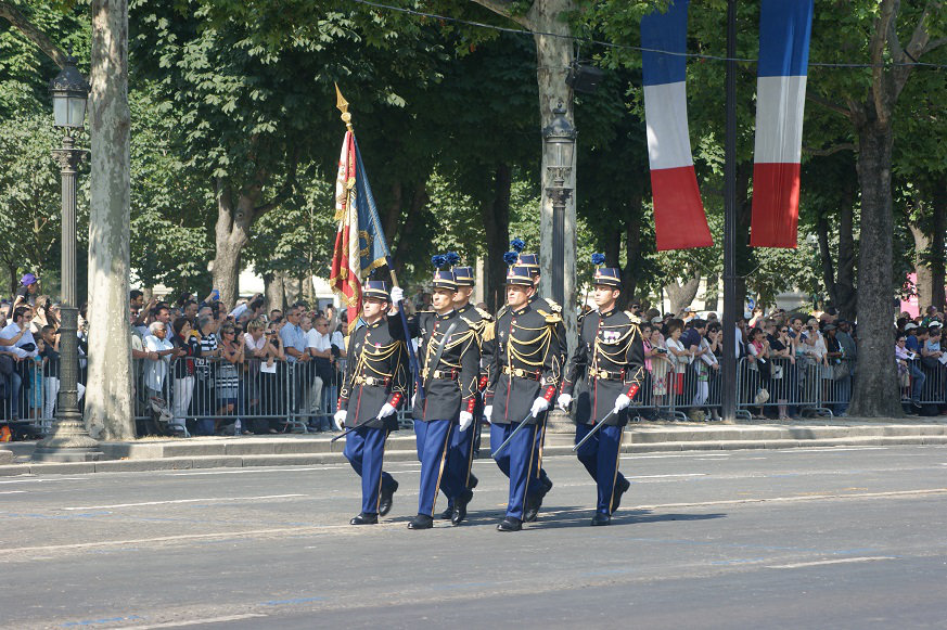 L'uniforme de cérémonie de l'école des officiers de la Gendarmerie Nationale. Al88