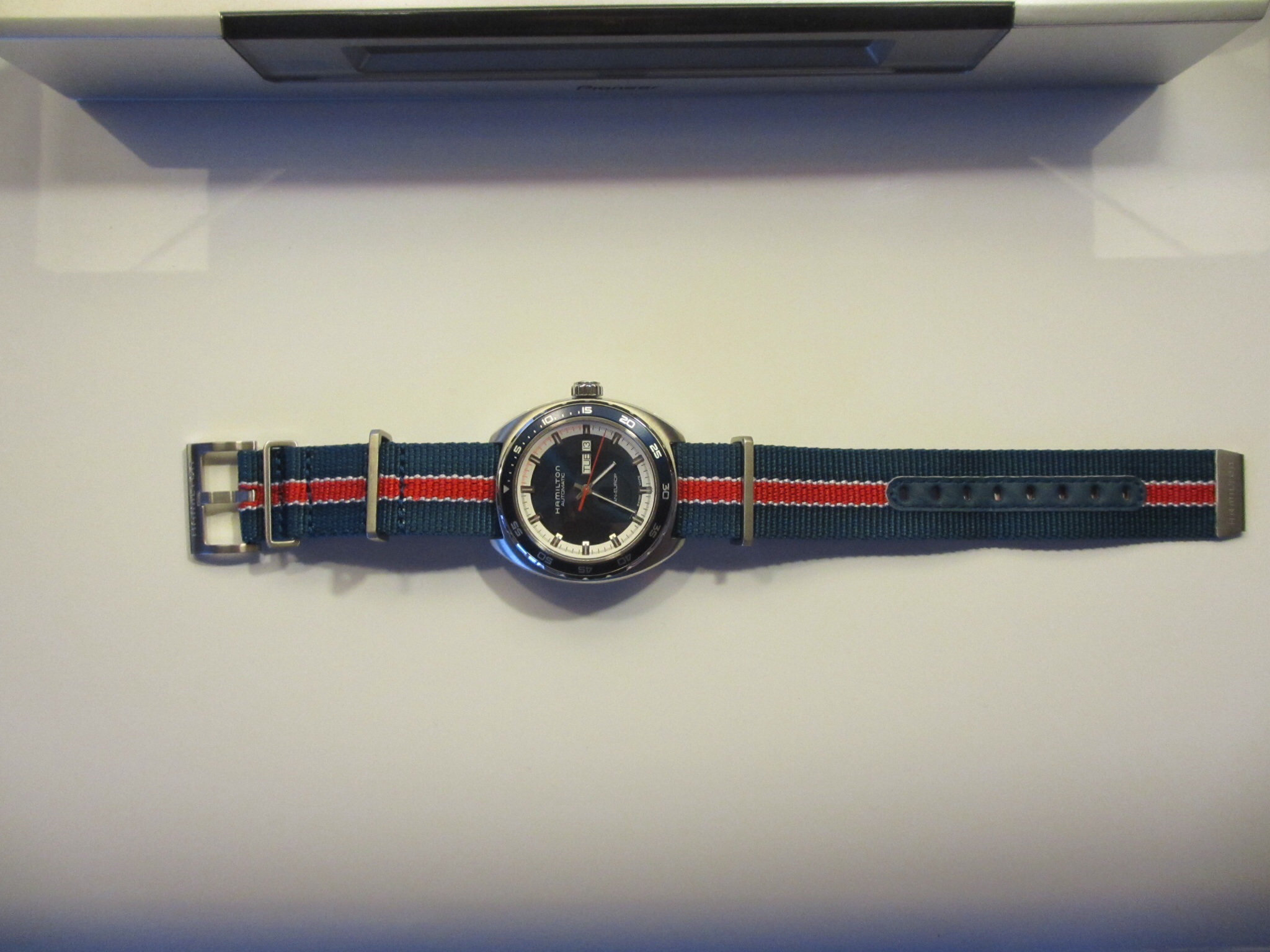 montre look sportive (automobile-voile) pour 500-800 € - Page 3 Eo46