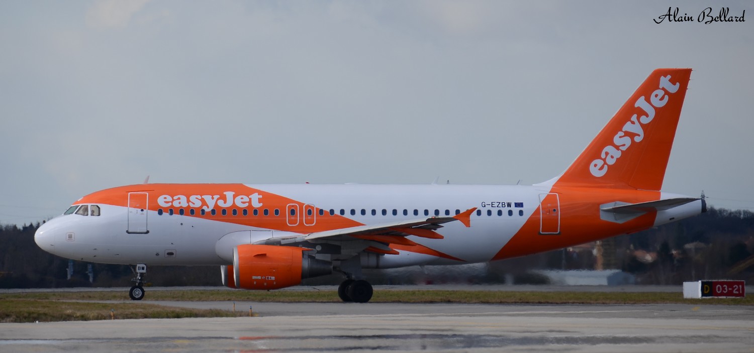 [21/02/2015] Airbus A319 (G-EZBW) Easyjet new livery   Y0nv