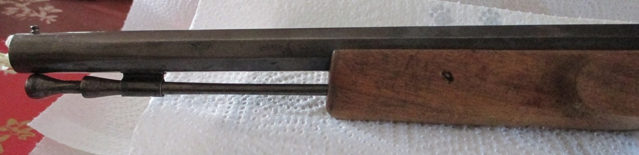   Pistolet à percussion du XIX° siècle. 2kyf