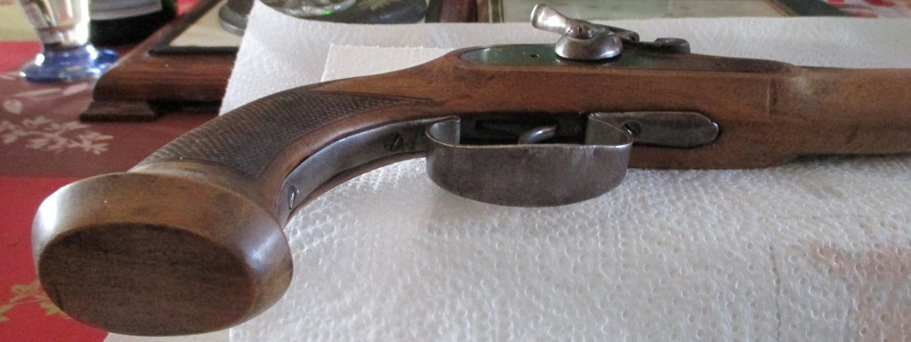   Pistolet à percussion du XIX° siècle. 2nxe