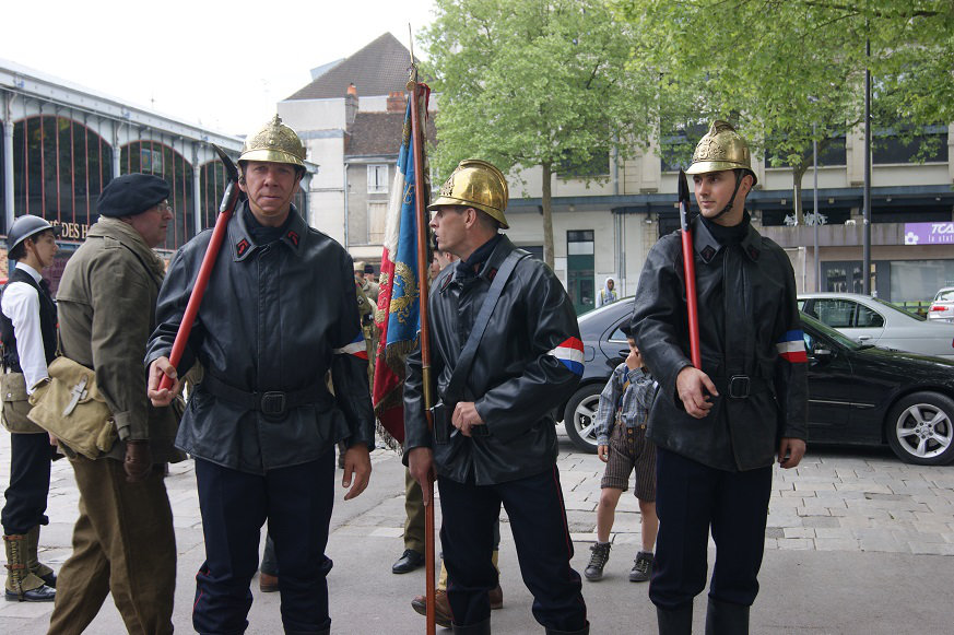 Cérémonie du 8 mai 2015 avec les sapeurs pompiers de Troyes Kqm9