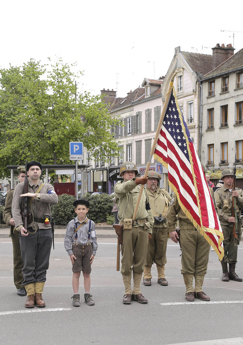 Cérémonie du 8 mai 2015 à Troyes : les photos officielles de la ville de Troyes. 2fsi