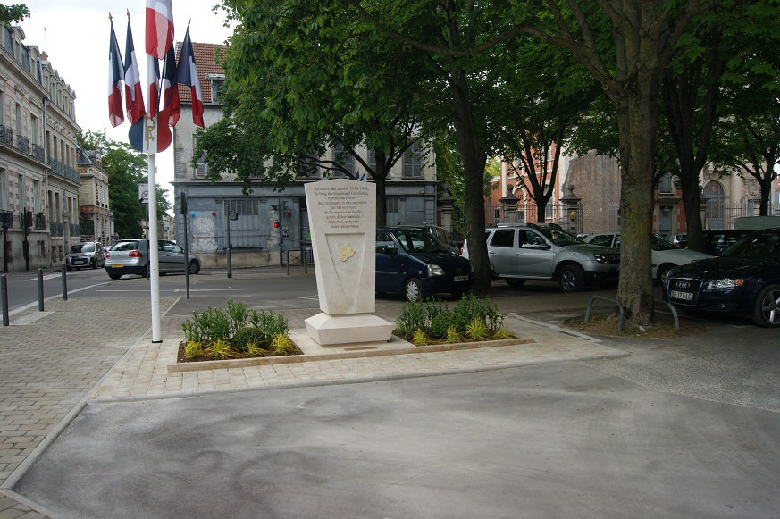 Une stèle prochainement rue Gambetta a Troyes Nxxn