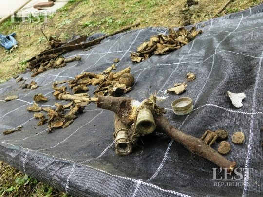 La découverte des restes d'un soldat de 14-18 dans le village détruit de Fleury-devant-Douaumont  0d8n