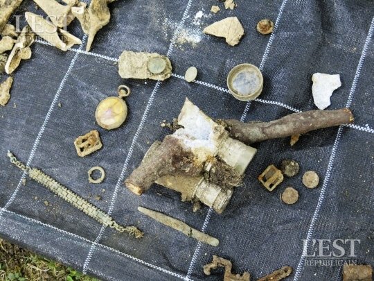 La découverte des restes d'un soldat de 14-18 dans le village détruit de Fleury-devant-Douaumont  Jv6p