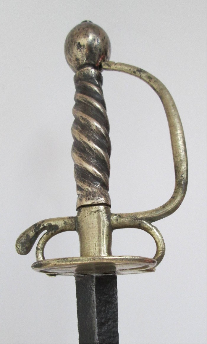 Une épée de soldat du temps de Louis XIV Adhy