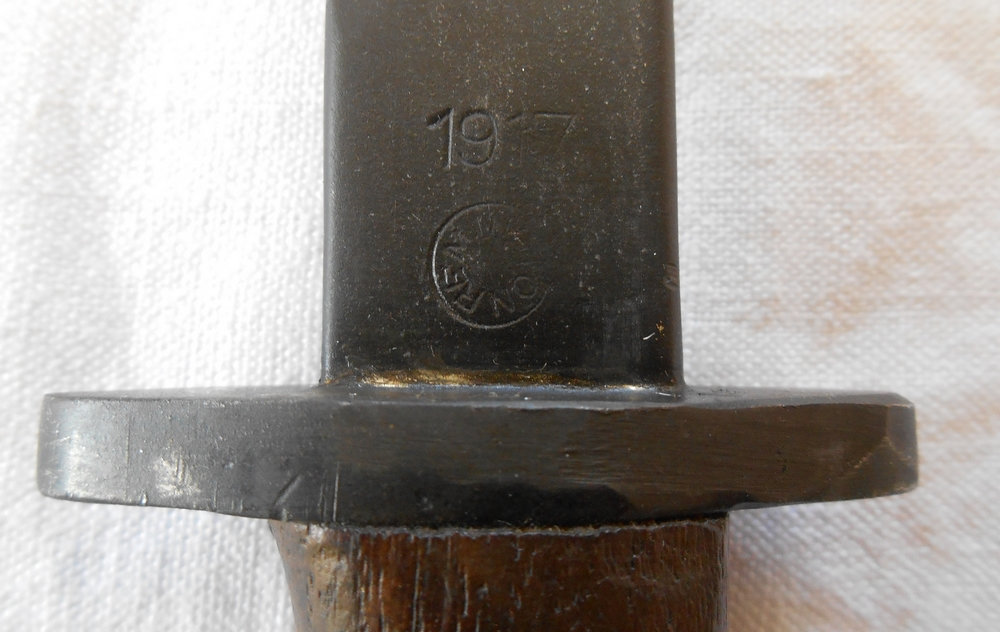 Précisions Poignard de combat " légion " marquages anglais