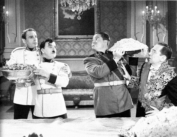Choucroute diplomatique Charlie Chaplin dans “le dictateur” 3o2e