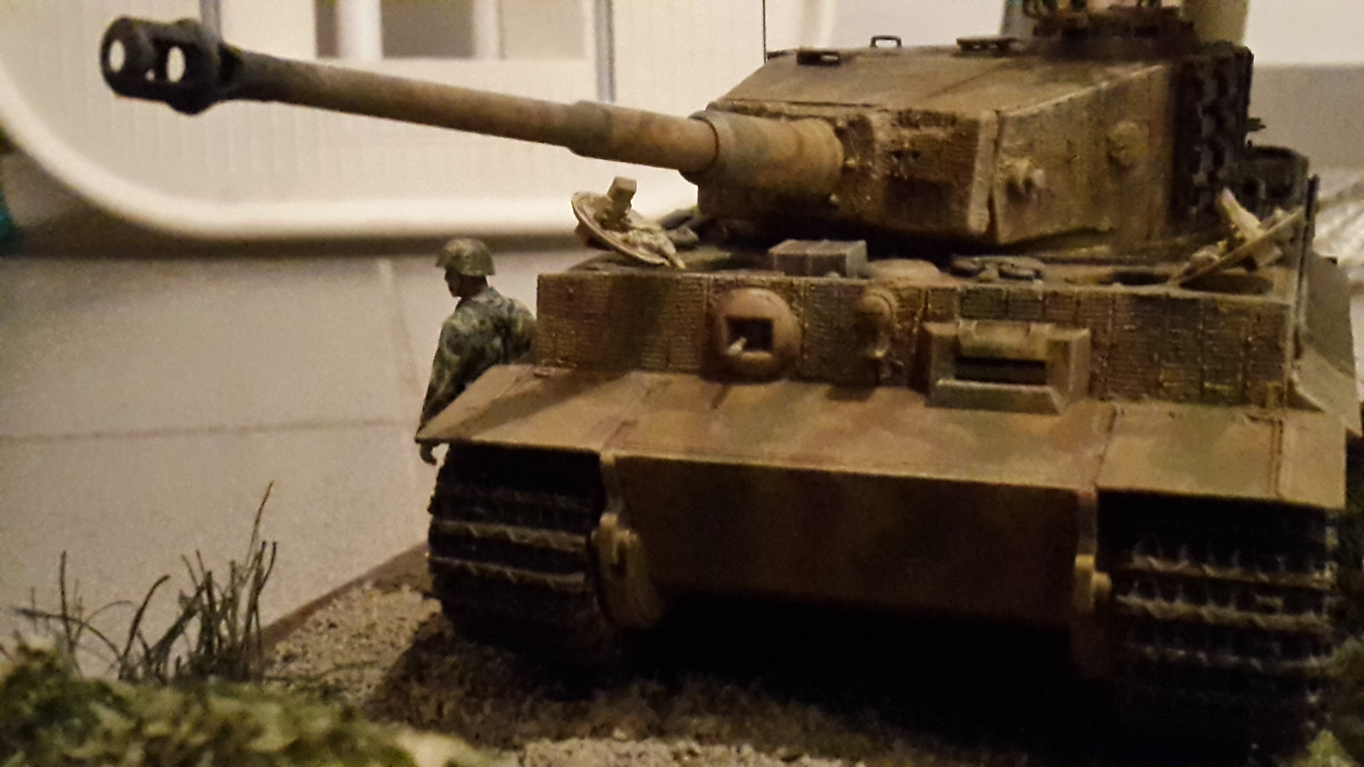 Tiger I late Production ( Tamiya 1/35) B5z0