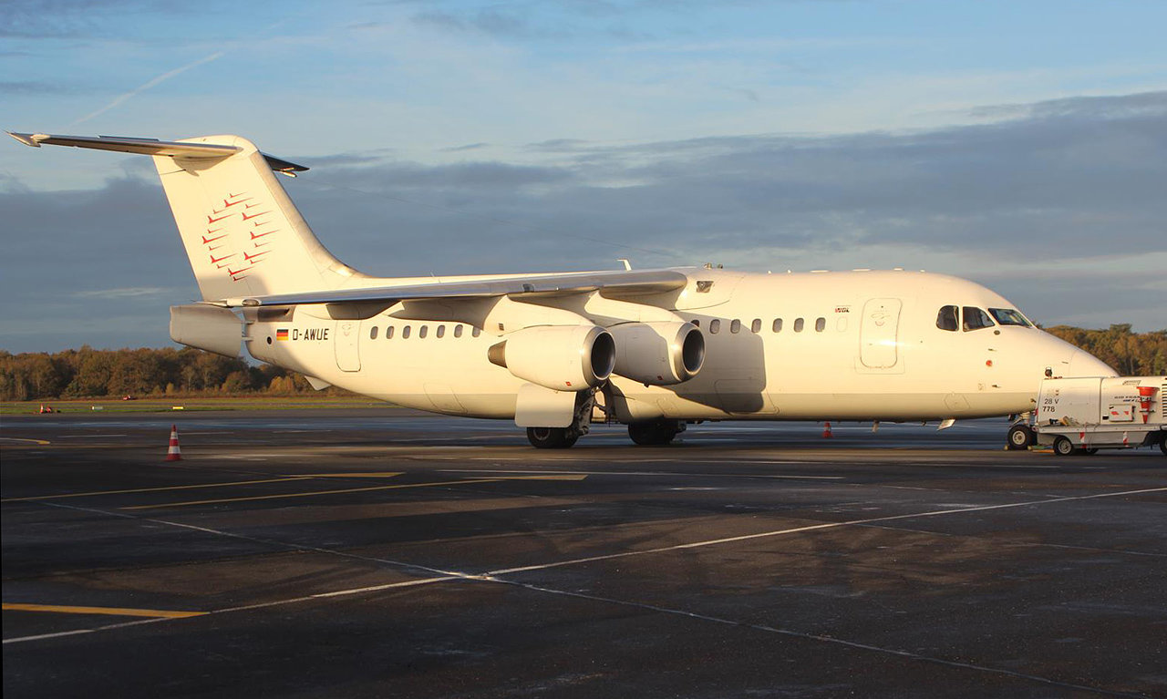 [25/11/2015] Bae145 (D-AWUE) WDL Aviation S8lo