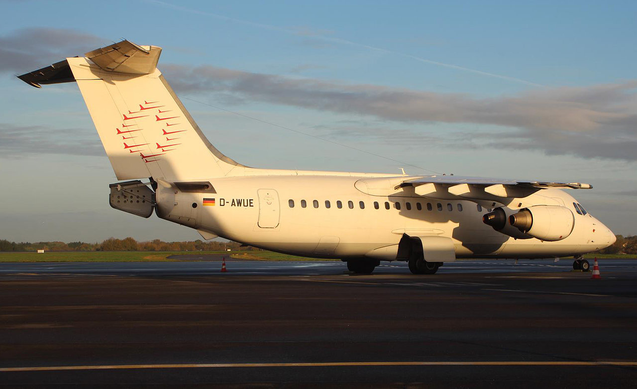 [25/11/2015] Bae145 (D-AWUE) WDL Aviation Xqm1