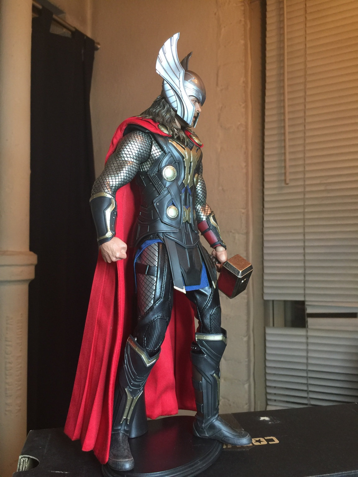 THOR THE DARK WORLD THOR & LIGHT ASGARDIAN ARMOR (MMS224225) Page 4
