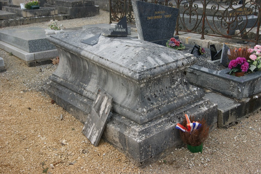 Restauration de la tombe d'un poilu mort pour la France 89px