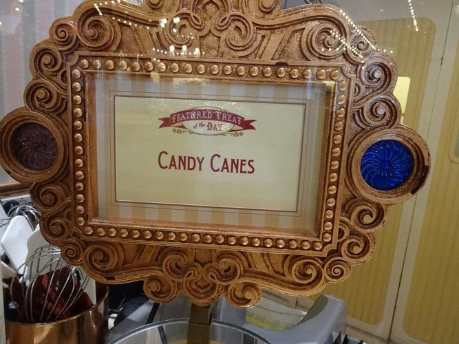 A la recherche de la Candy Canne Anaheim  Décmbre 2015. - Page 27 Hzta