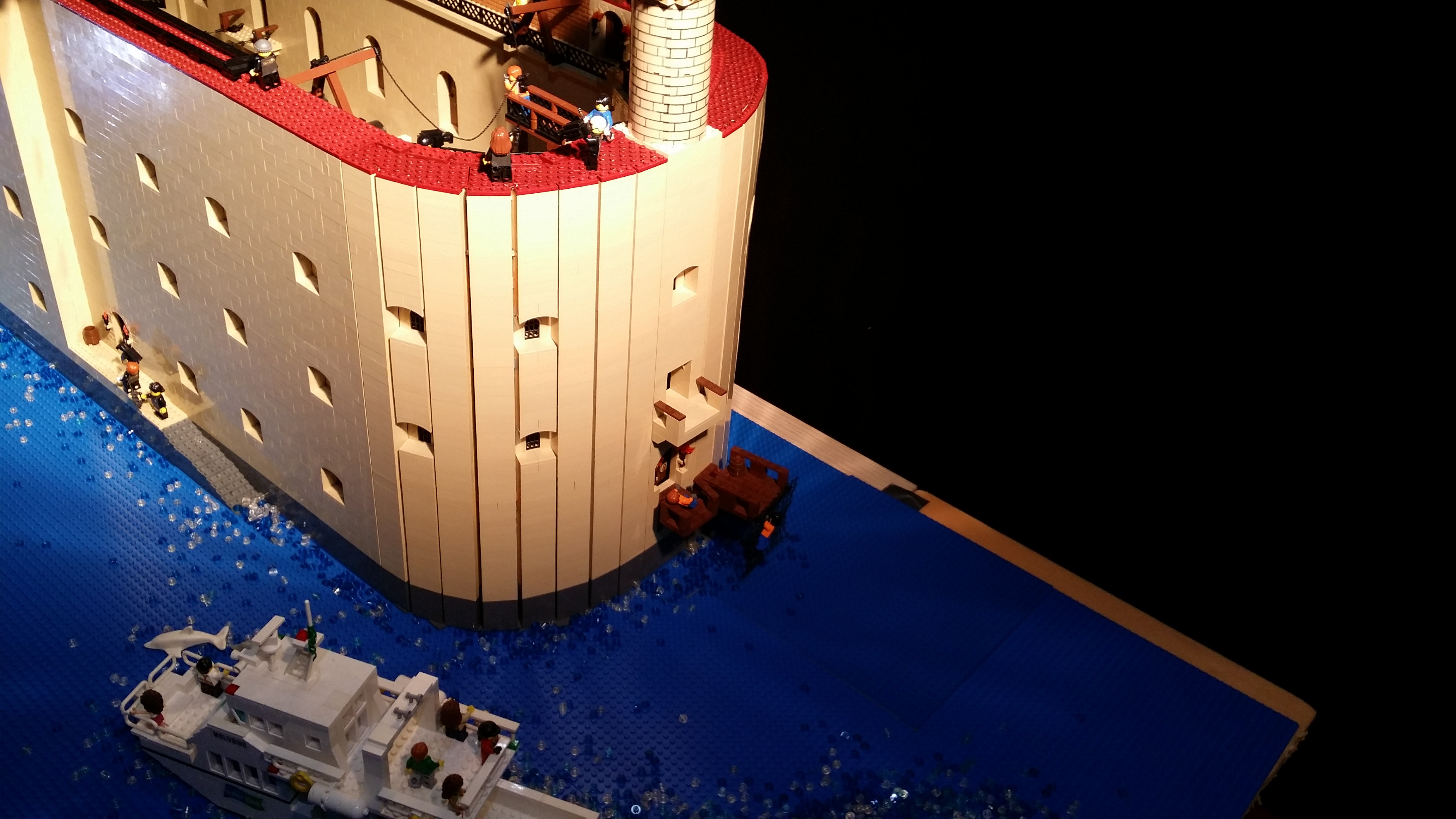 Des Lego tentent l'aventure Fort Boyard en 2014  2old
