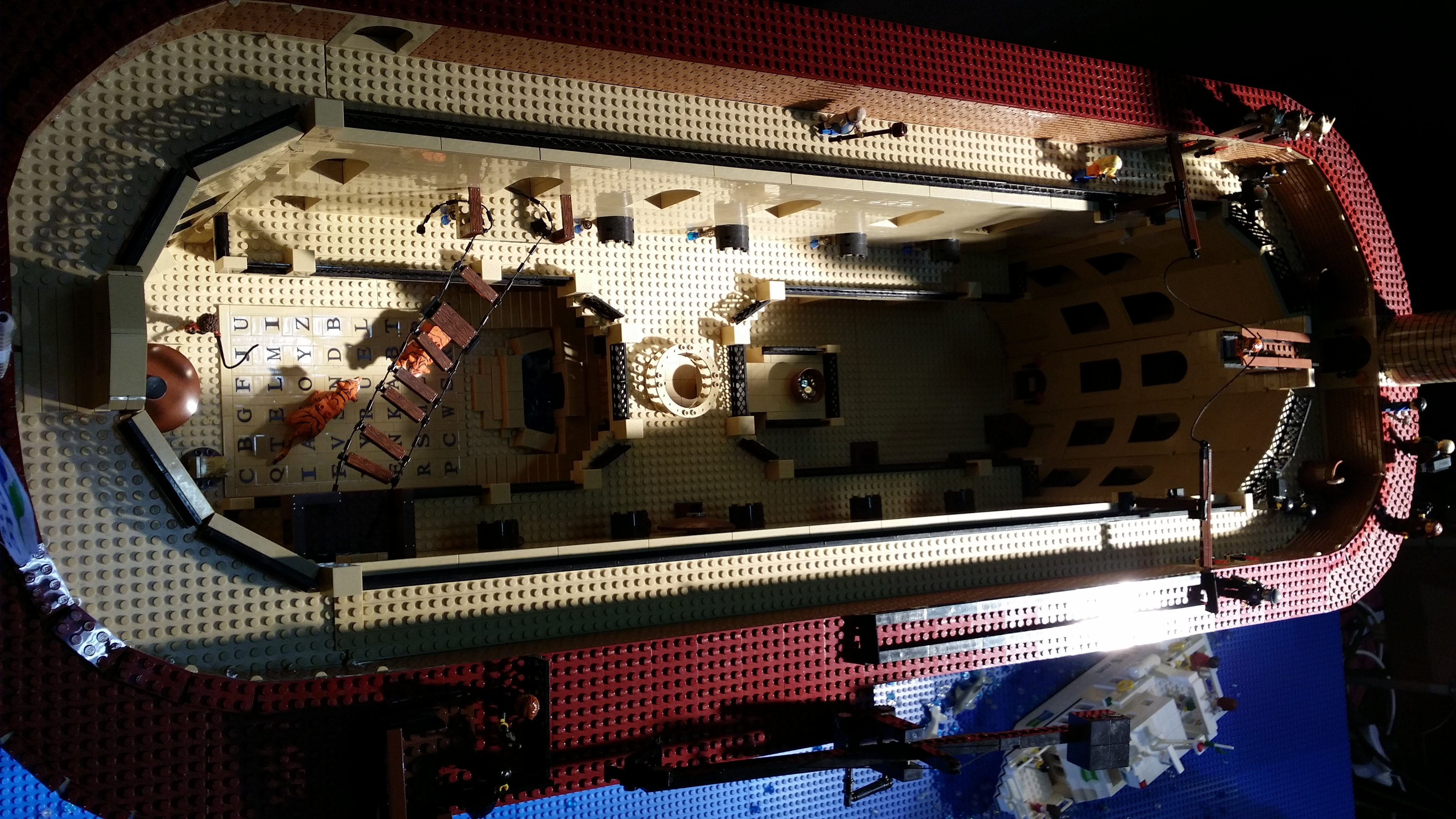 Des Lego tentent l'aventure Fort Boyard en 2014  N1no