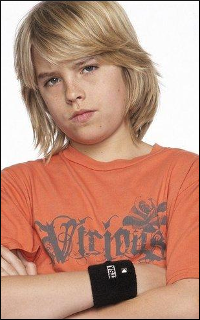 Cole Sprouse - 200*320 Qsgm