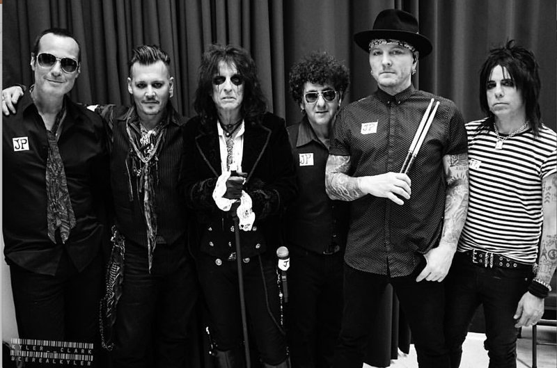 Le groupe Hollywood Vampires . - Page 10 R6e6