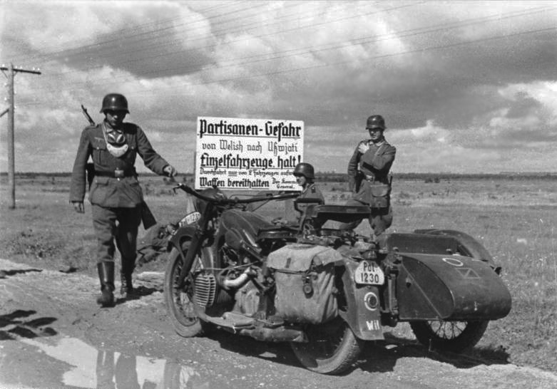 reconstitution moto allemande WW2 8det