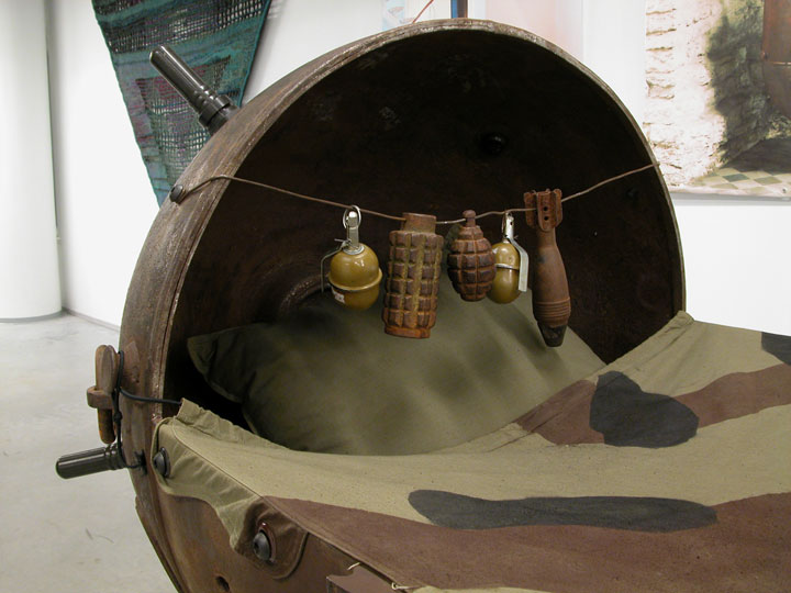 Des mines sous-marines de la Seconde Guerre mondiale métamorphosées en d’inoffensifs objets design 6z4b
