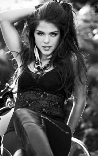 Marie Avgeropoulos - 200*320 W6zp