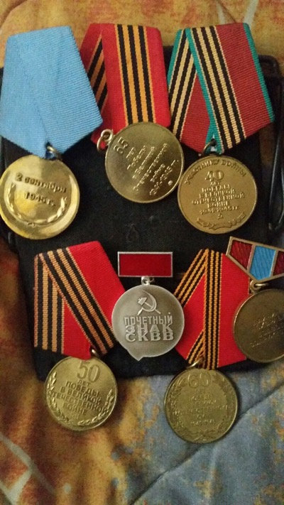 Médailles russes d'un ancien résistant belge, à identifier Qyys
