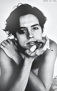 Cole Sprouse T8m4