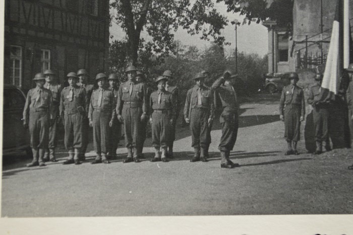 Soldats français occupation en Allemagne ou Soldats US ?  8fgo