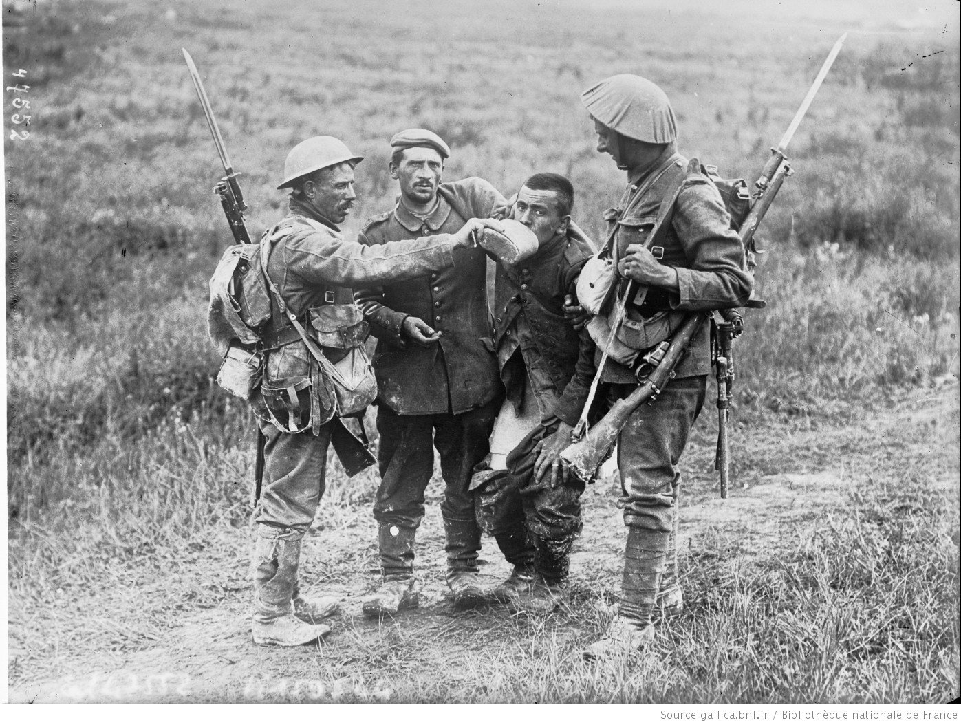Первая мировая раненые. Раненные солдаты первой мировой войны. Русский солдат первой мировой.