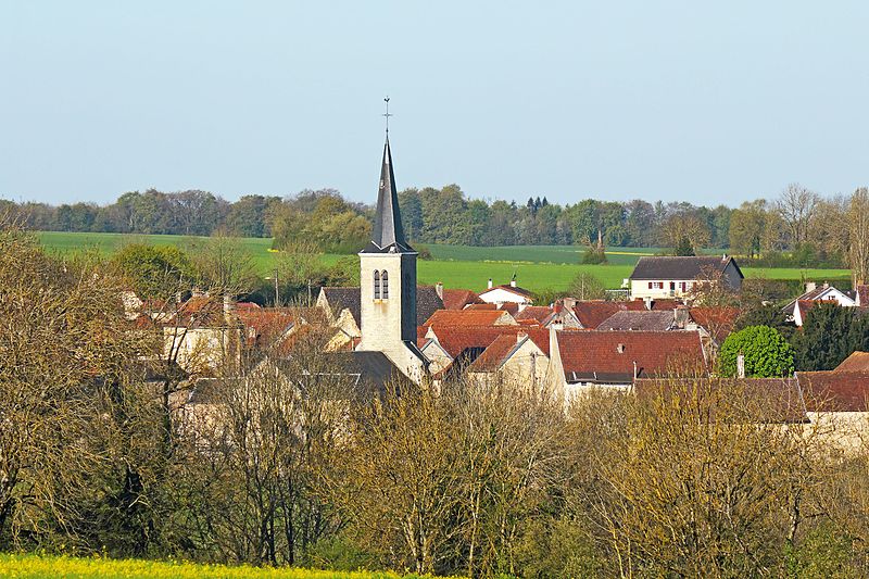 BAIGNEUXLESJUIFS. VILLAGE DE FRANCE.