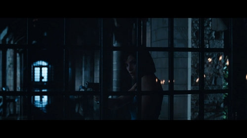 Et là, vous pensiez être dans le couloir avec elle ? Non. Vous pensiez qu'elle arrivait sur une grille ? Non plus !