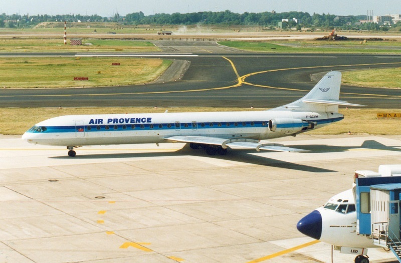 Image d'une E.R. 210 Caravèla civile à l'aéroport de Lycadon