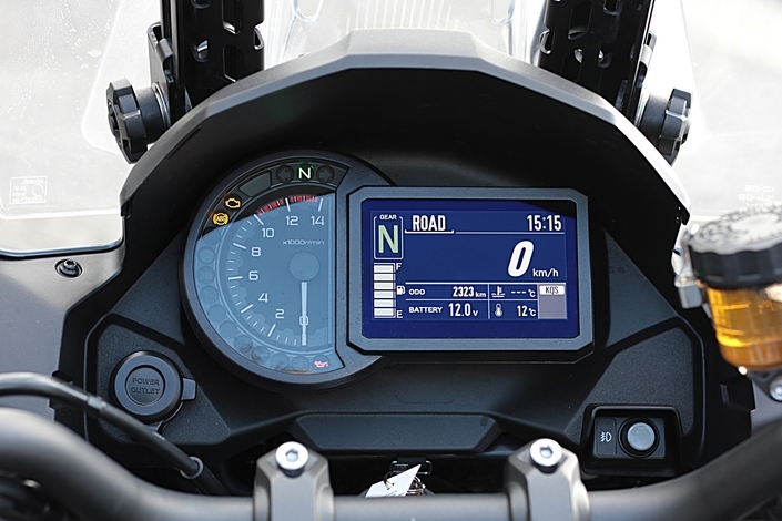 Jauge de vitesse de moto numérique 12 V,Triomphe tachymètre de compteur de  vitesse universel avec rétro-éclairage LED, compteur de niveau d'huile de  compteur de vitesse de moto