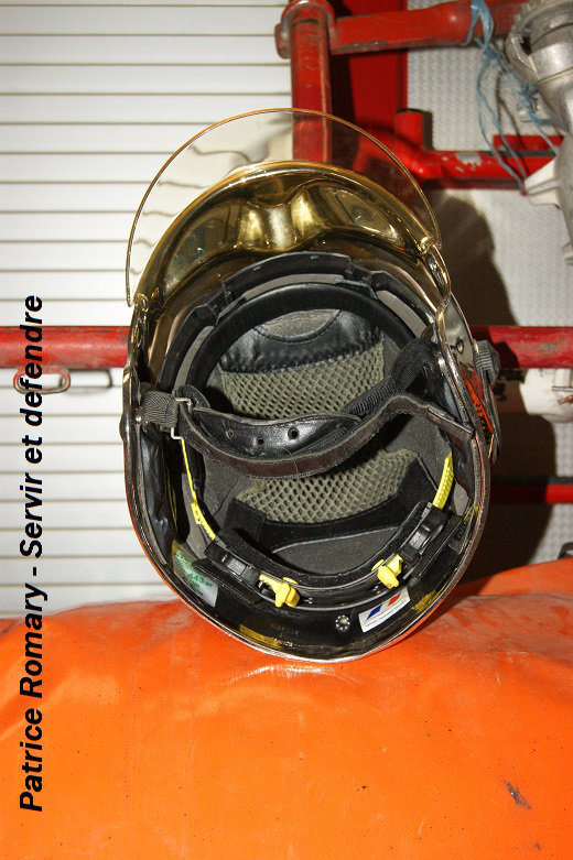 Casque de sapeurs pompiers modèle F1. 1262472757