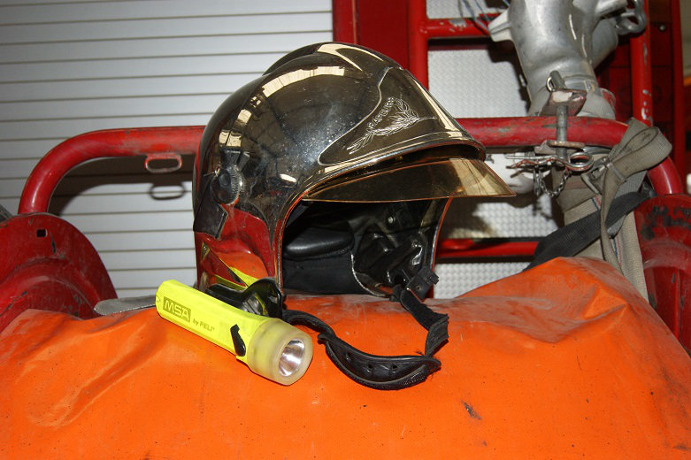 Casque de sapeurs pompiers modèle F1. 1736322724