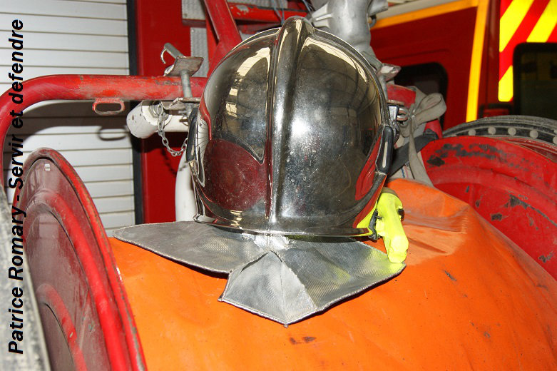 Casque de sapeurs pompiers modèle F1. 429141582